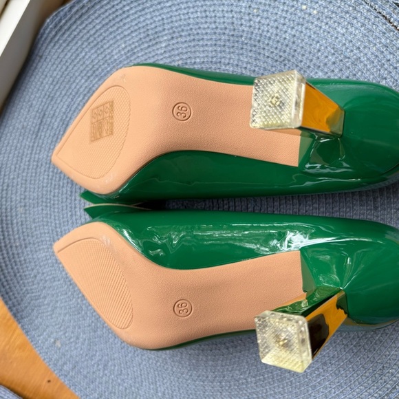 Elegant Green Bow Heels - Picture 10 of 14